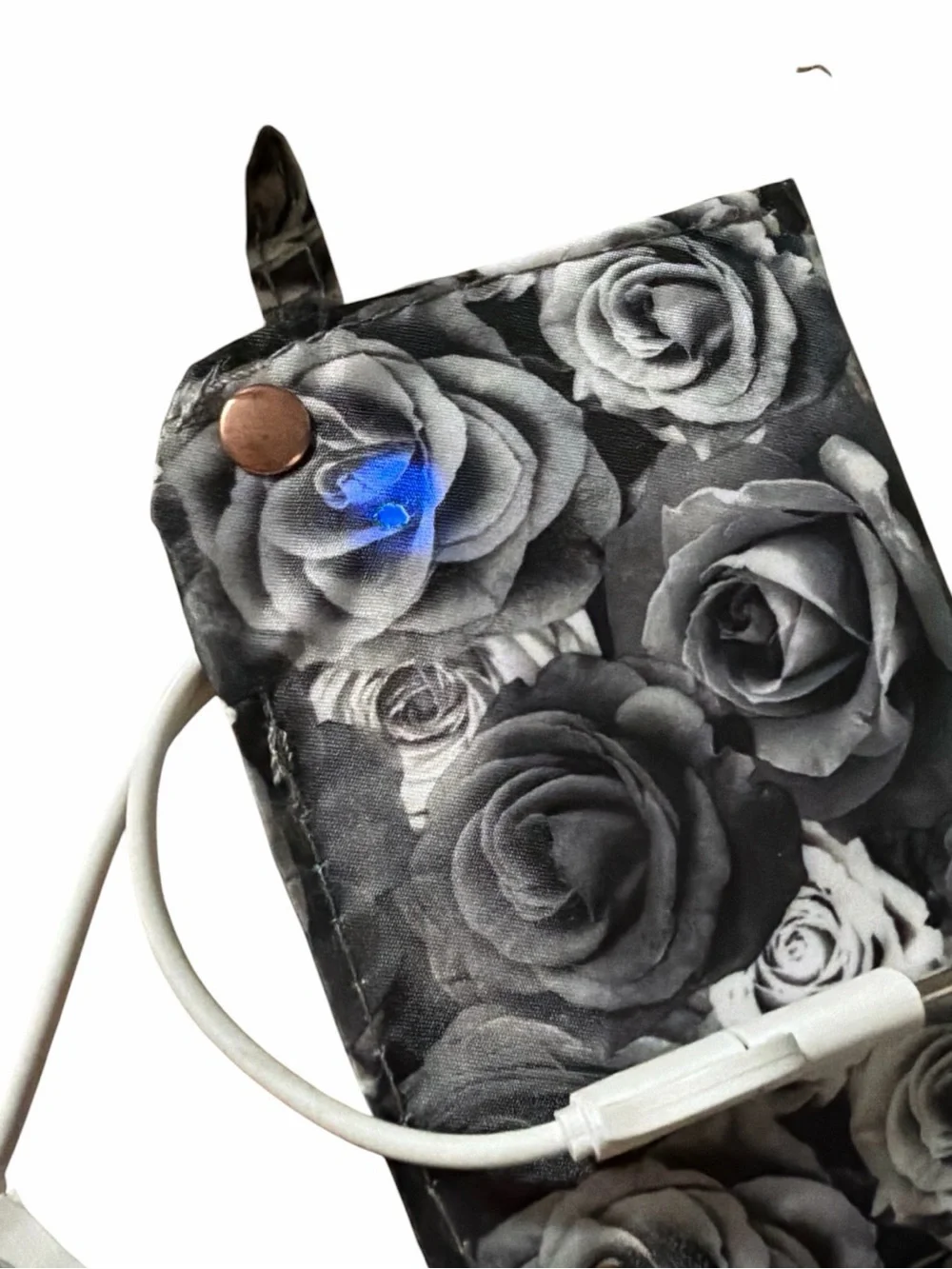 NWT Adrienne Vittadini Studio Charging Wallet W/RFID Protection Pink Lizard Tech